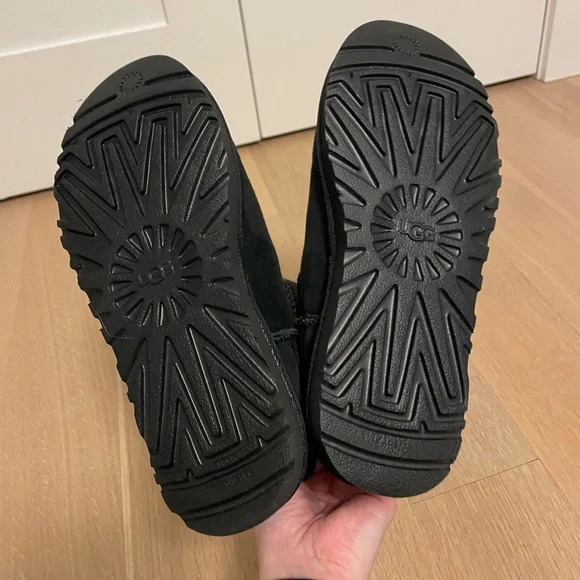 NEW UGGS - Picture 4 of 4